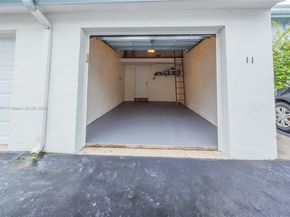 7890 SW 86th St 11, Miami FL 33143
