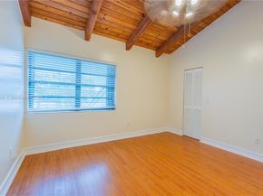 7890 SW 86th St 11, Miami FL 33143