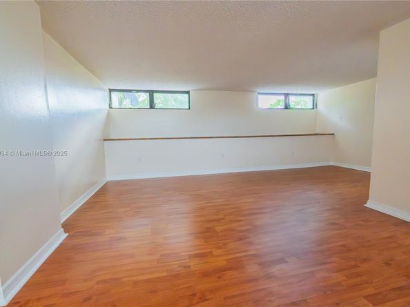 7890 SW 86th St 11, Miami FL 33143