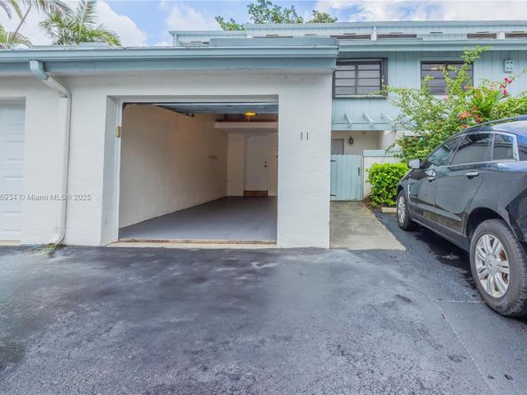 7890 SW 86th St 11, Miami FL 33143