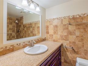 7890 SW 86th St 11, Miami FL 33143