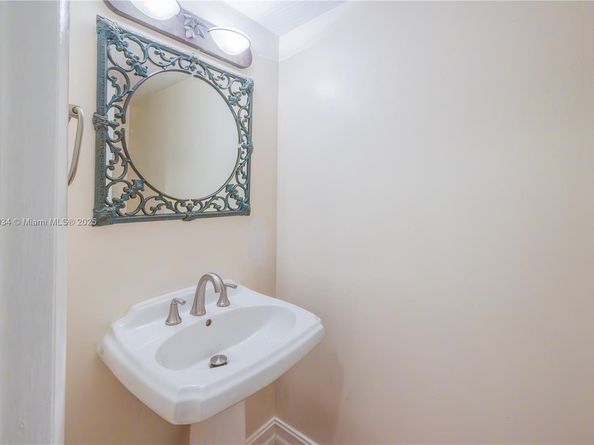 7890 SW 86th St 11, Miami FL 33143
