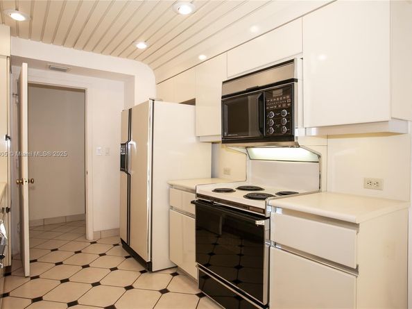 3000 Island Blvd WSTE1, Aventura FL 33160