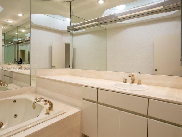 3000 Island Blvd WSTE1, Aventura FL 33160