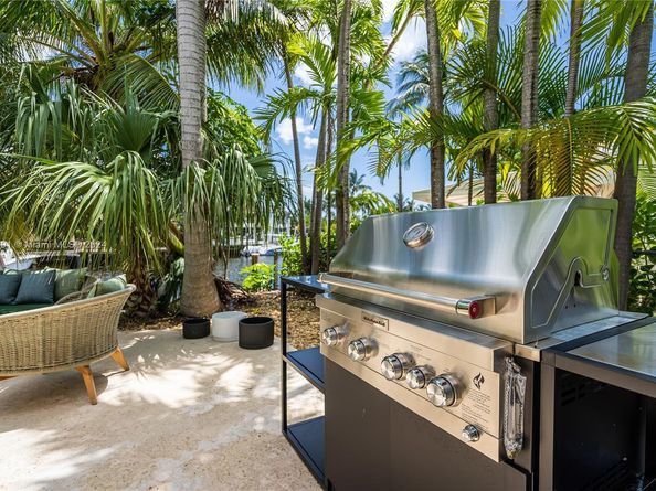2500 Bayview Dr, Fort Lauderdale FL 33305