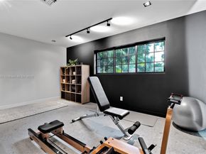2500 Bayview Dr, Fort Lauderdale FL 33305