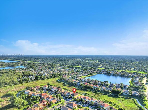 10563 Galleria St, Wellington FL 33414