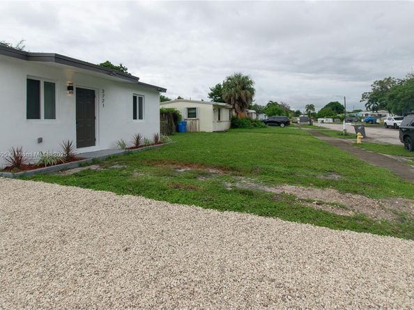3721 SW 46th Ave, West Park FL 33023