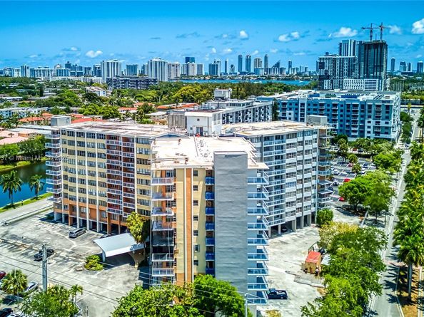 2025 NE 164th St 907, North Miami Beach FL 33162