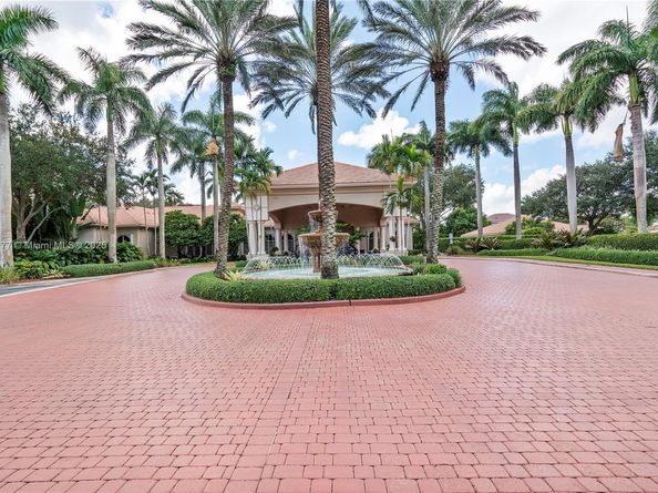 7546 NW 18th Dr, Pembroke Pines FL 33024