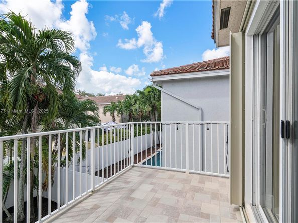 7546 NW 18th Dr, Pembroke Pines FL 33024