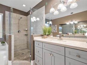 7546 NW 18th Dr, Pembroke Pines FL 33024