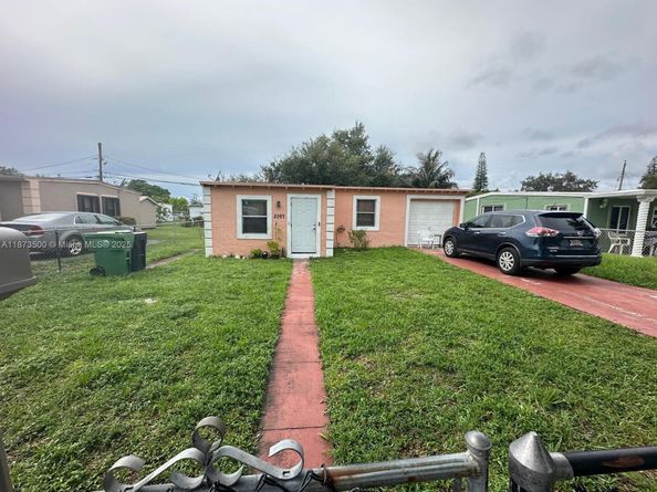2097 Wilmington St, Opa-Locka FL 33054
