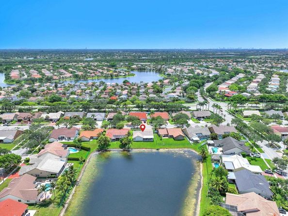 1240 NW 161st Ave, Pembroke Pines FL 33028