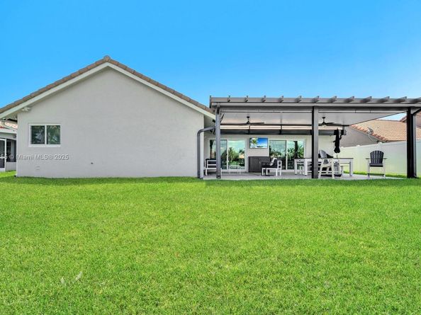 1240 NW 161st Ave, Pembroke Pines FL 33028