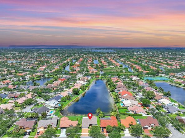 1240 NW 161st Ave, Pembroke Pines FL 33028