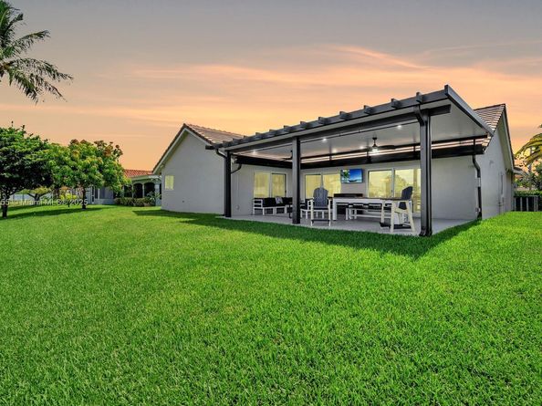 1240 NW 161st Ave, Pembroke Pines FL 33028