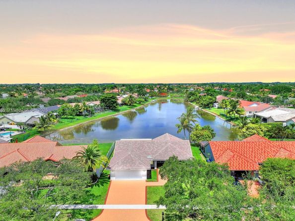 1240 NW 161st Ave, Pembroke Pines FL 33028