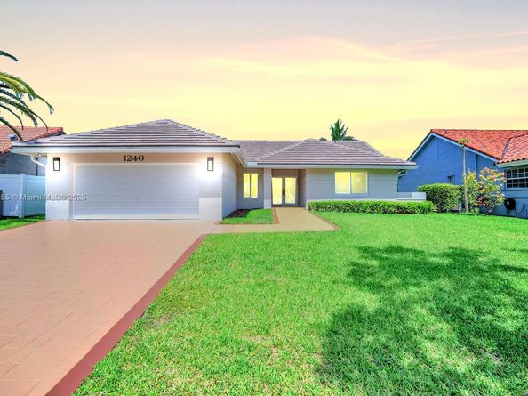 1240 NW 161st Ave, Pembroke Pines FL 33028
