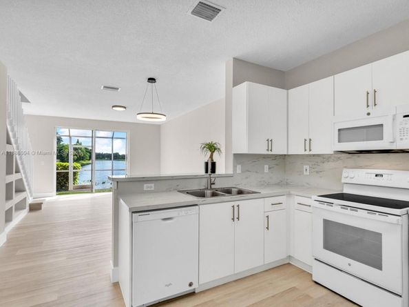 3738 San Simeon Cir, Weston FL 33331