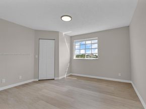 3738 San Simeon Cir, Weston FL 33331