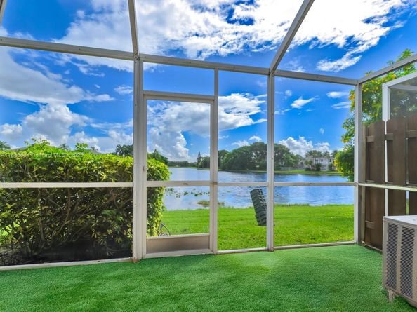 3738 San Simeon Cir, Weston FL 33331