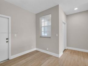 3738 San Simeon Cir, Weston FL 33331