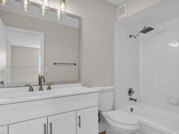 3738 San Simeon Cir, Weston FL 33331