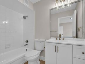 3738 San Simeon Cir, Weston FL 33331