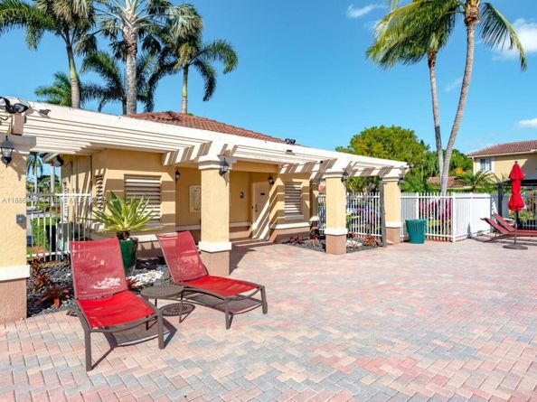 3738 San Simeon Cir, Weston FL 33331
