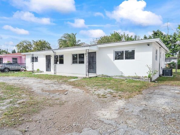 1061 NW 108 ter, Miami FL 33168