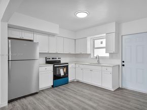 1061 NW 108 ter, Miami FL 33168