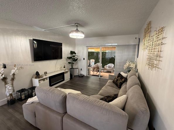 6255 Kendale Lakes Cir 128, Miami FL 33183