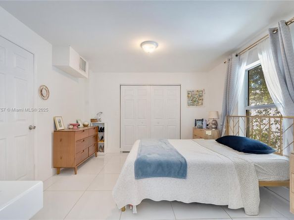 827 NW 114th St, Miami FL 33168