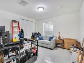 827 NW 114th St, Miami FL 33168