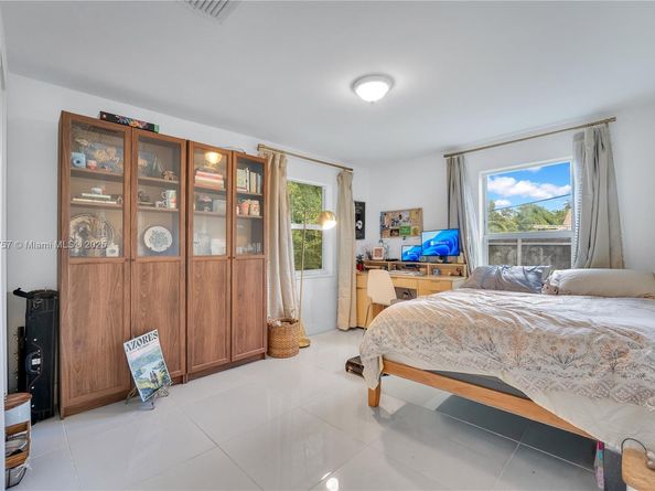 827 NW 114th St, Miami FL 33168