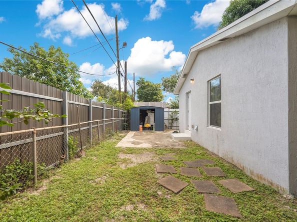 827 NW 114th St, Miami FL 33168