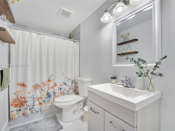 827 NW 114th St, Miami FL 33168