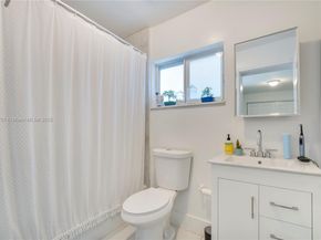 827 NW 114th St, Miami FL 33168