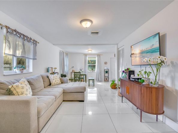 827 NW 114th St, Miami FL 33168