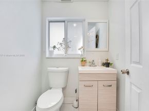 827 NW 114th St, Miami FL 33168