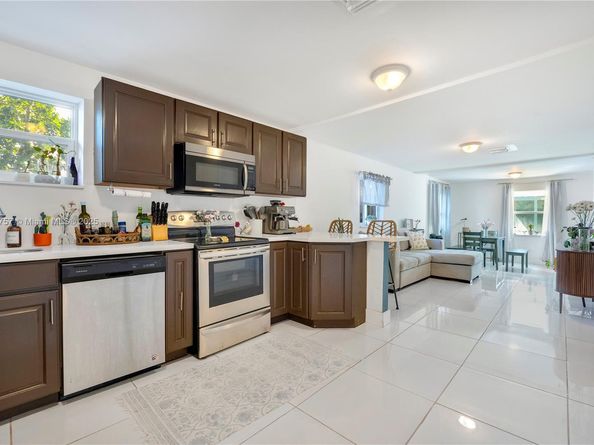 827 NW 114th St, Miami FL 33168