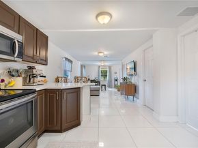 827 NW 114th St, Miami FL 33168