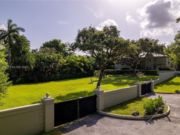 3460 S Moorings Way, Miami FL 33133