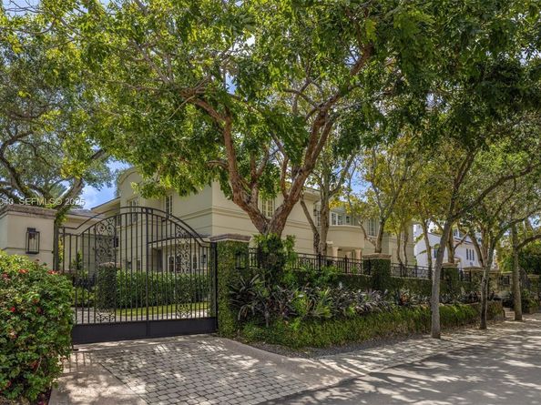 3460 S Moorings Way, Miami FL 33133