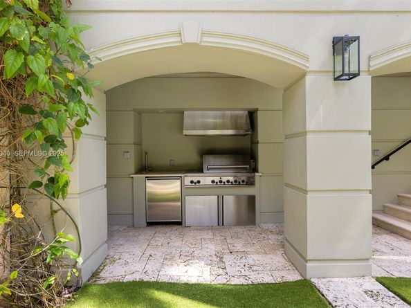 3460 S Moorings Way, Miami FL 33133