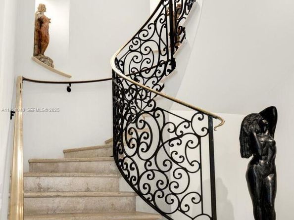 3460 S Moorings Way, Miami FL 33133