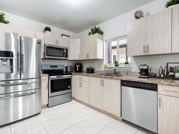 2326 NW 56th St, Miami FL 33142