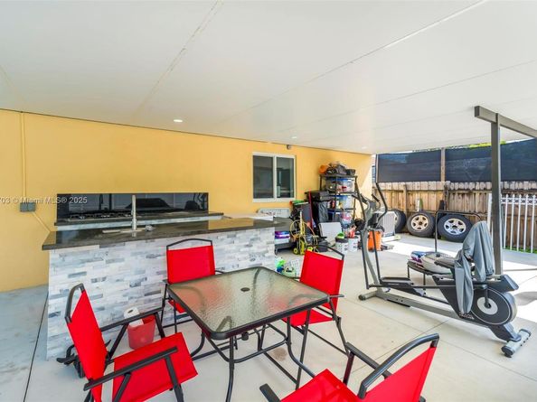 2326 NW 56th St, Miami FL 33142