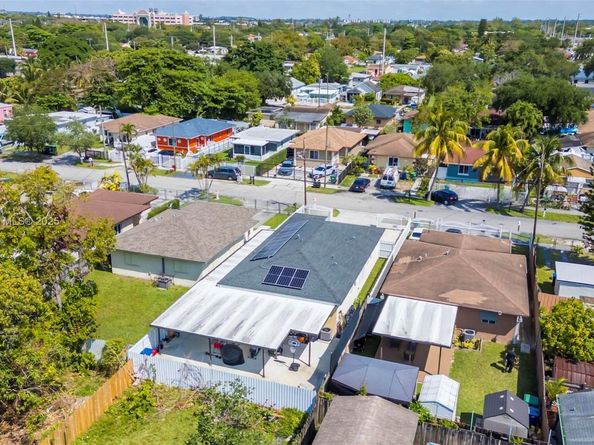 2326 NW 56th St, Miami FL 33142